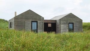 Nybygget arkitekttegnet hus ved vesterhavet