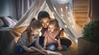 Hygge, telt i stuen med familien