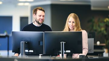 To bankrådgivere arbejder sammen