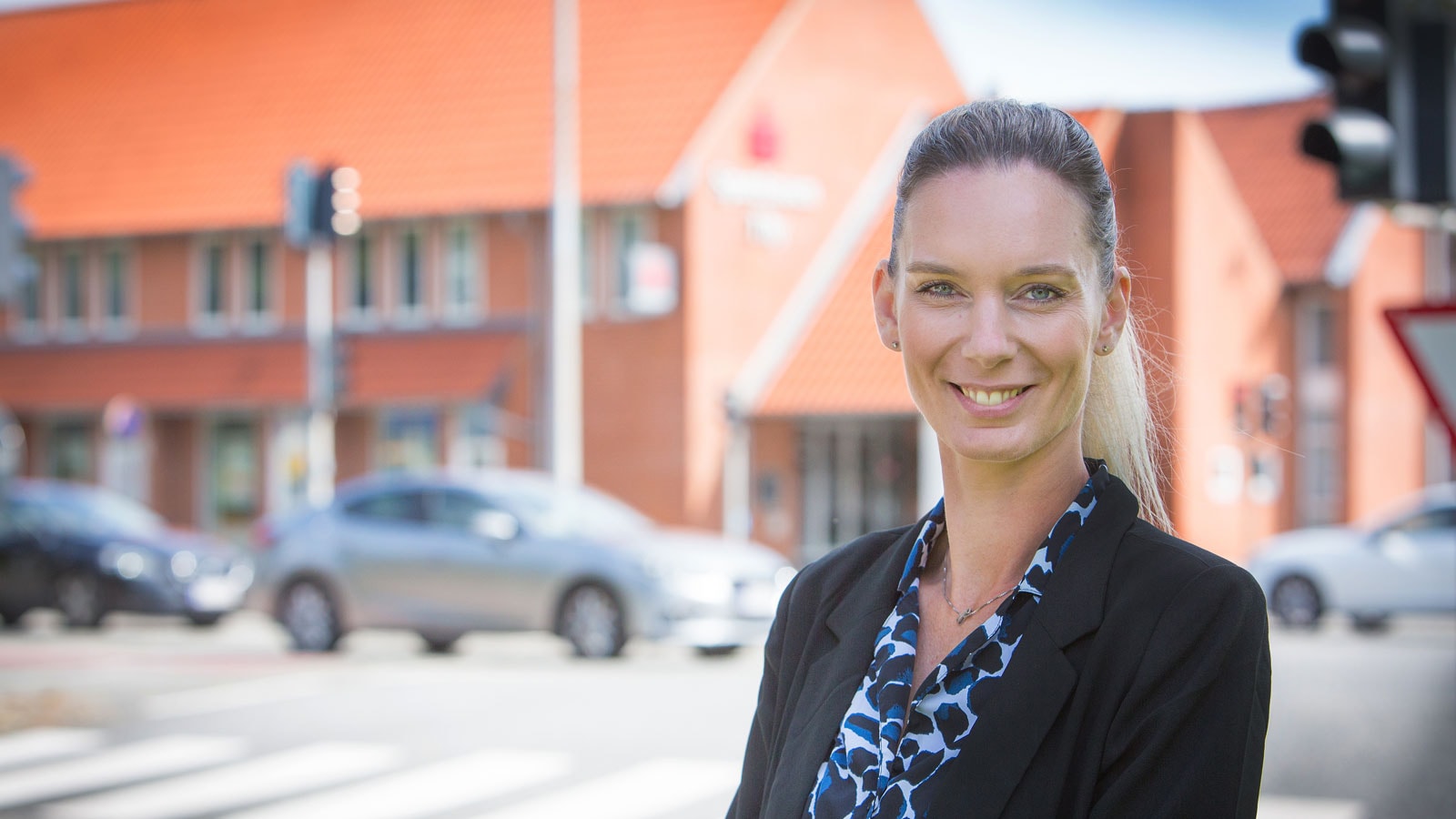 Vibeke Hestbek foran afdelingen i Herning